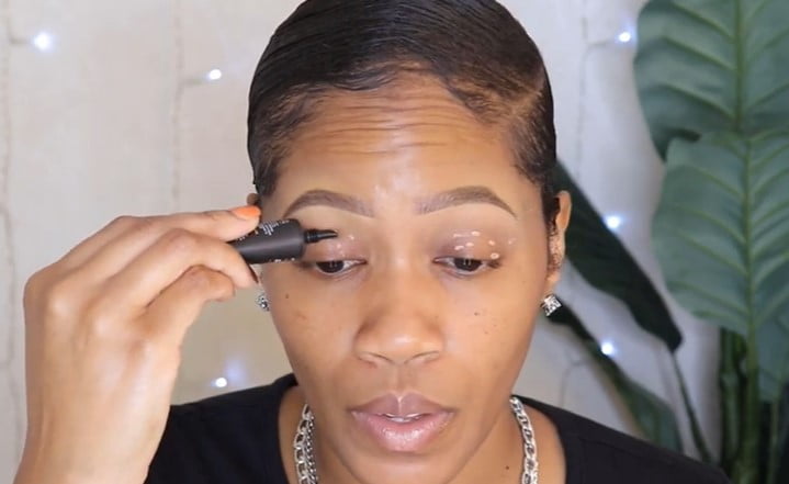 Eyeshadow stamps: step 1, use a primer to help your eye makeup last